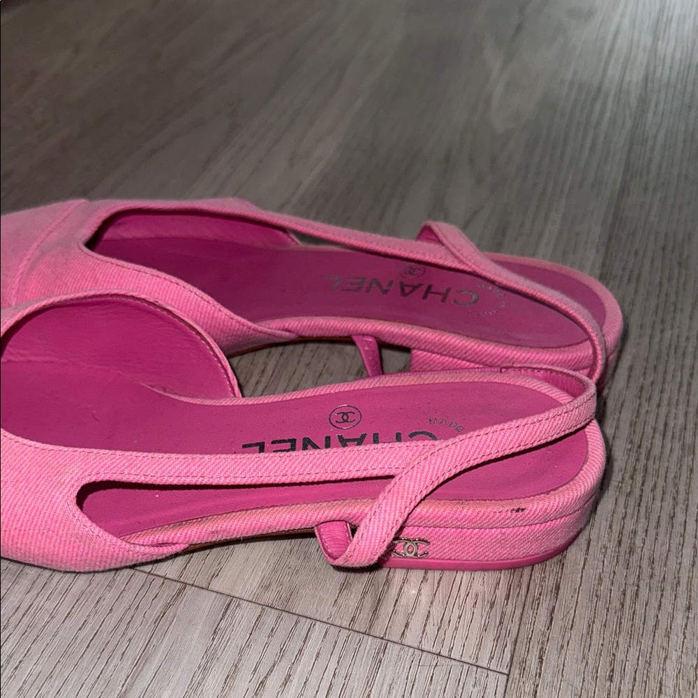 CHANEL Pink Flats for Women - Picture 2 of 6